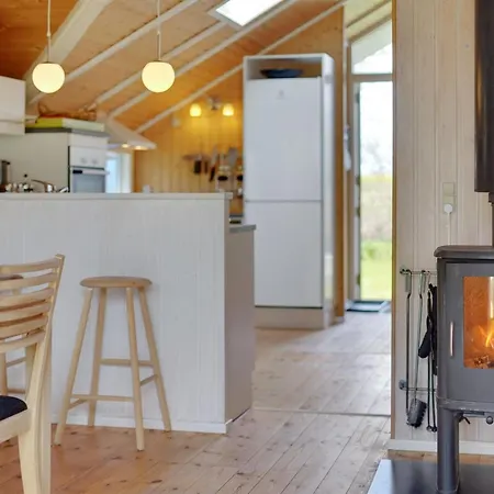 Holiday home Norna - 300m From The Sea By Interhome