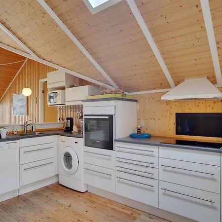 Norna - 300m From The Sea By Interhome *